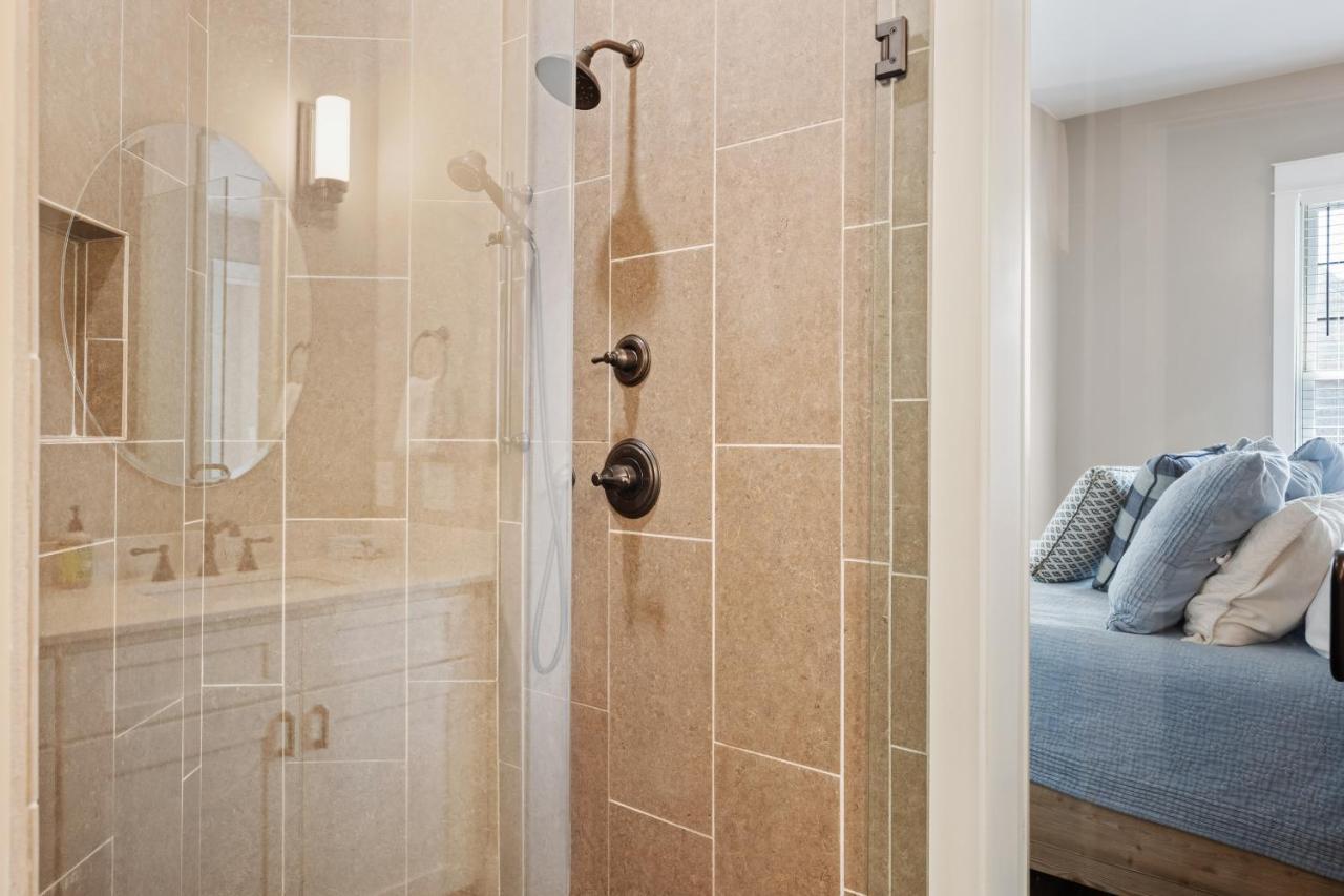 Beautiful Downtown Condo - Balcony - Amazing City Views - Loaded Kitchen - Stainless Steel Appliances - Board Games & More Blue Ridge Εξωτερικό φωτογραφία