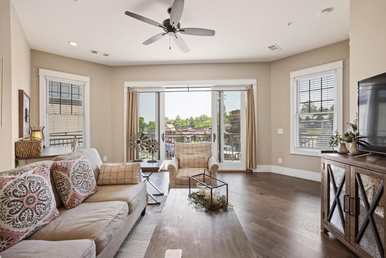 Beautiful Downtown Condo - Balcony - Amazing City Views - Loaded Kitchen - Stainless Steel Appliances - Board Games & More Blue Ridge Εξωτερικό φωτογραφία