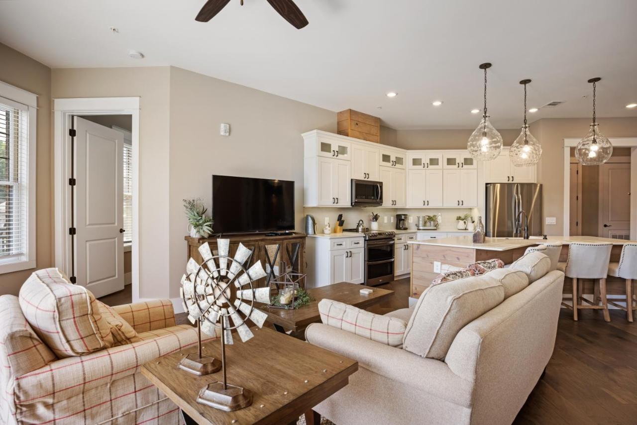 Beautiful Downtown Condo - Balcony - Amazing City Views - Loaded Kitchen - Stainless Steel Appliances - Board Games & More Blue Ridge Εξωτερικό φωτογραφία
